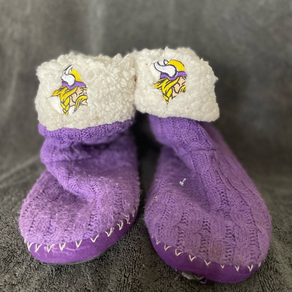 Vikings Purple and White Knit Slipper Socks